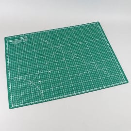 Schneidematte A2, 60 x 45 cm, selbstheilend, mit Raster grün/schwarz