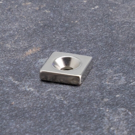 Quadermagnete aus Neodym mit Bohrung und Senkung 15 x 15 mm