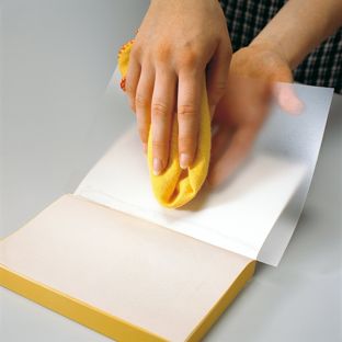 filmomatt H 200, Verstärkungsfolie selbstklebend, schützt und verstärkt Karten und Pläne, glasklar matt, hohe Anfangsklebkraft, 62 cm Breit, Rolle mit 10 m 