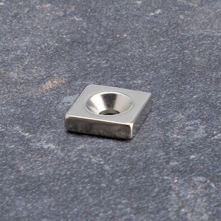 Quadermagnete aus Neodym mit Bohrung und Senkung 15 x 15 mm 
