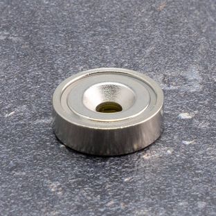 Topfmagnet mit Bohrung und Senkung, Neodym 20 mm | vernickelt  | 9 kg
