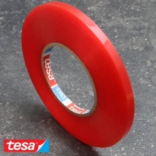 tesa 4965, Doppelseitiges PET-Klebeband, sehr starker Acrylatklebstoff, rote Folienabdeckung 9 mm