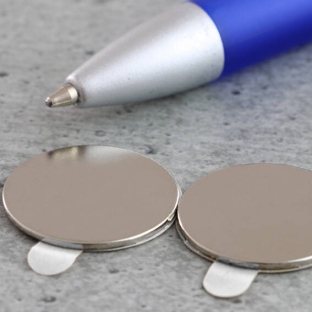 Scheibenmagnete aus Neodym, selbstklebend, 20 mm x 2 mm, N35 