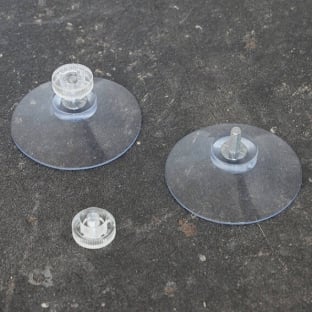 Saugnäpfe mit Rändelmutter 50 mm | M4, 10 mm lang | Rändelmutter aus transparentem Kunststoff