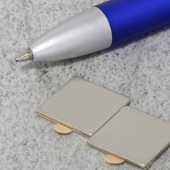 Quadermagnete aus Neodym, selbstklebend, vernickelt, 15 x 15 mm | 1 mm