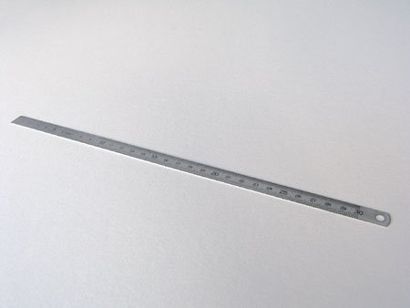 Metalllineal rostfrei, mit Skala 
