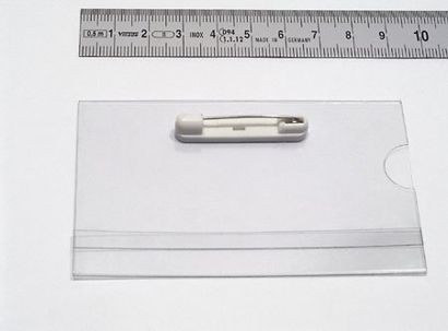 Namenschild Hartfolie mit Anstecknadel 