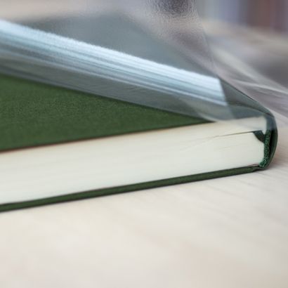 filmolux 610, Buchschutzfolie selbstklebend, für klebstoffabweisende Bucheinbände, glänzend, sehr hohe Anfangsklebkraft 10 cm | 50 m