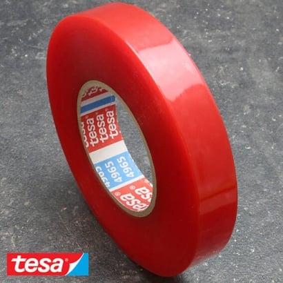 tesa 4965, Doppelseitiges PET-Klebeband, sehr starker Acrylatklebstoff, rote Folienabdeckung 19 mm