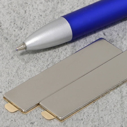 Quadermagnete aus Neodym, selbstklebend, vernickelt 50 x 12 mm | 1.5 mm