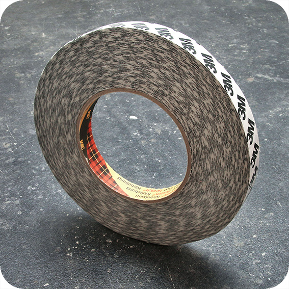 3M 9086, Doppelseitiges Papiervlies-Klebeband, sehr starker Acrylatklebstoff 15 mm, transluzent